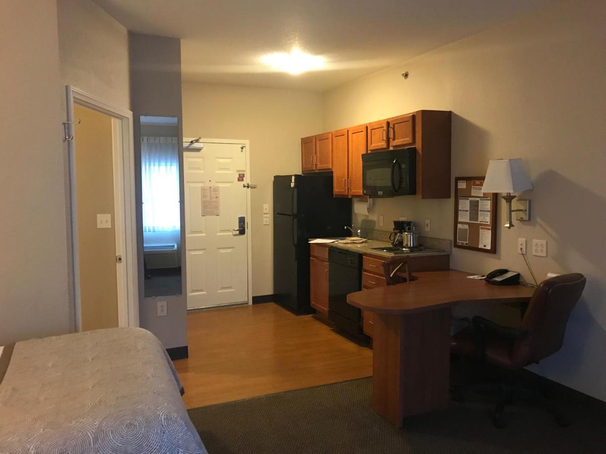 Candlewood Suites Kansas City Airport Exterior foto